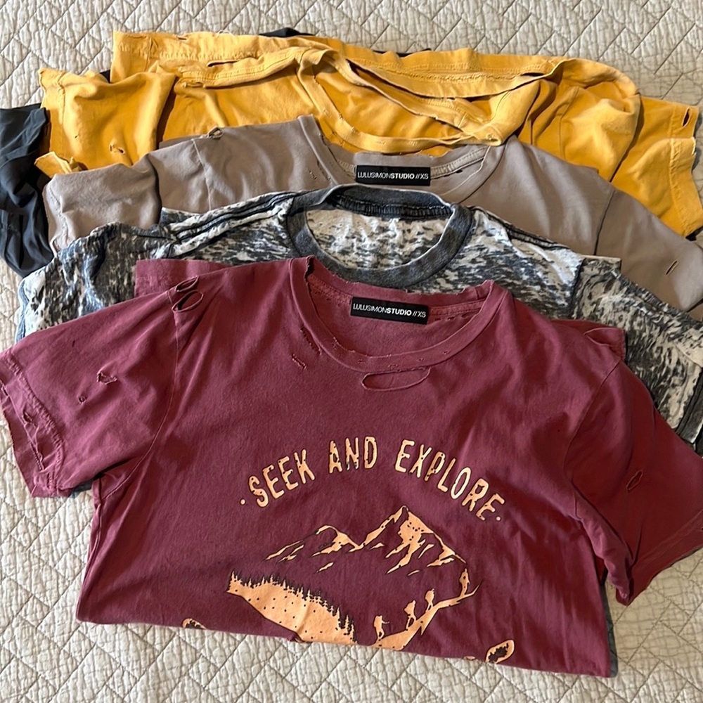 Vici Graphic Tee